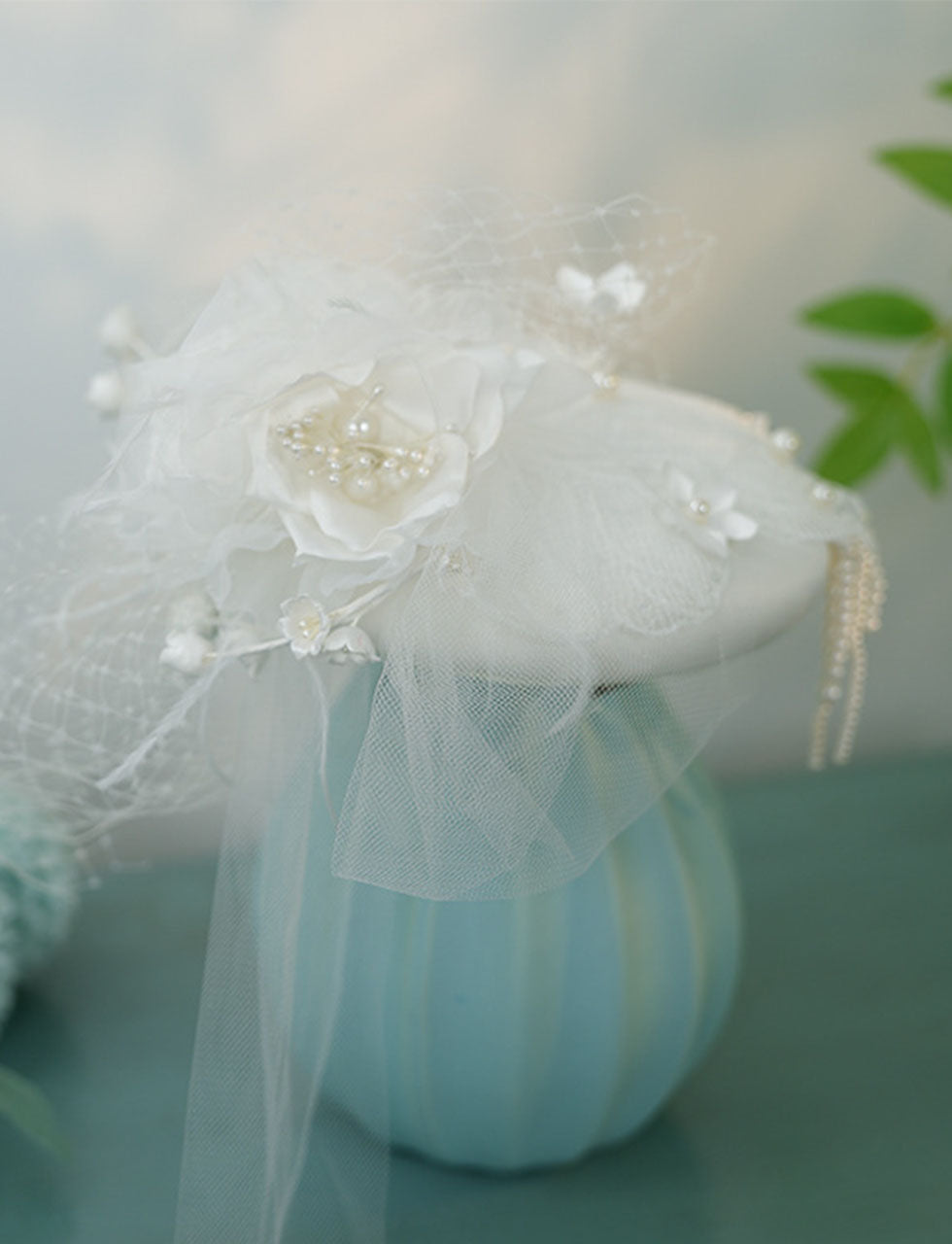 White Handmade Flowers Satin Birdcage Veil Wedding Vintage Hat with Pearls