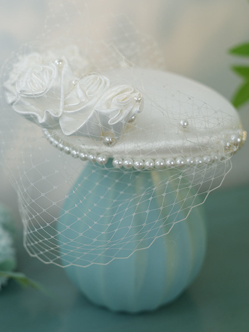 White Retro Handmade Flowers Satin Birdcage Veil Wedding Hat with Pearls