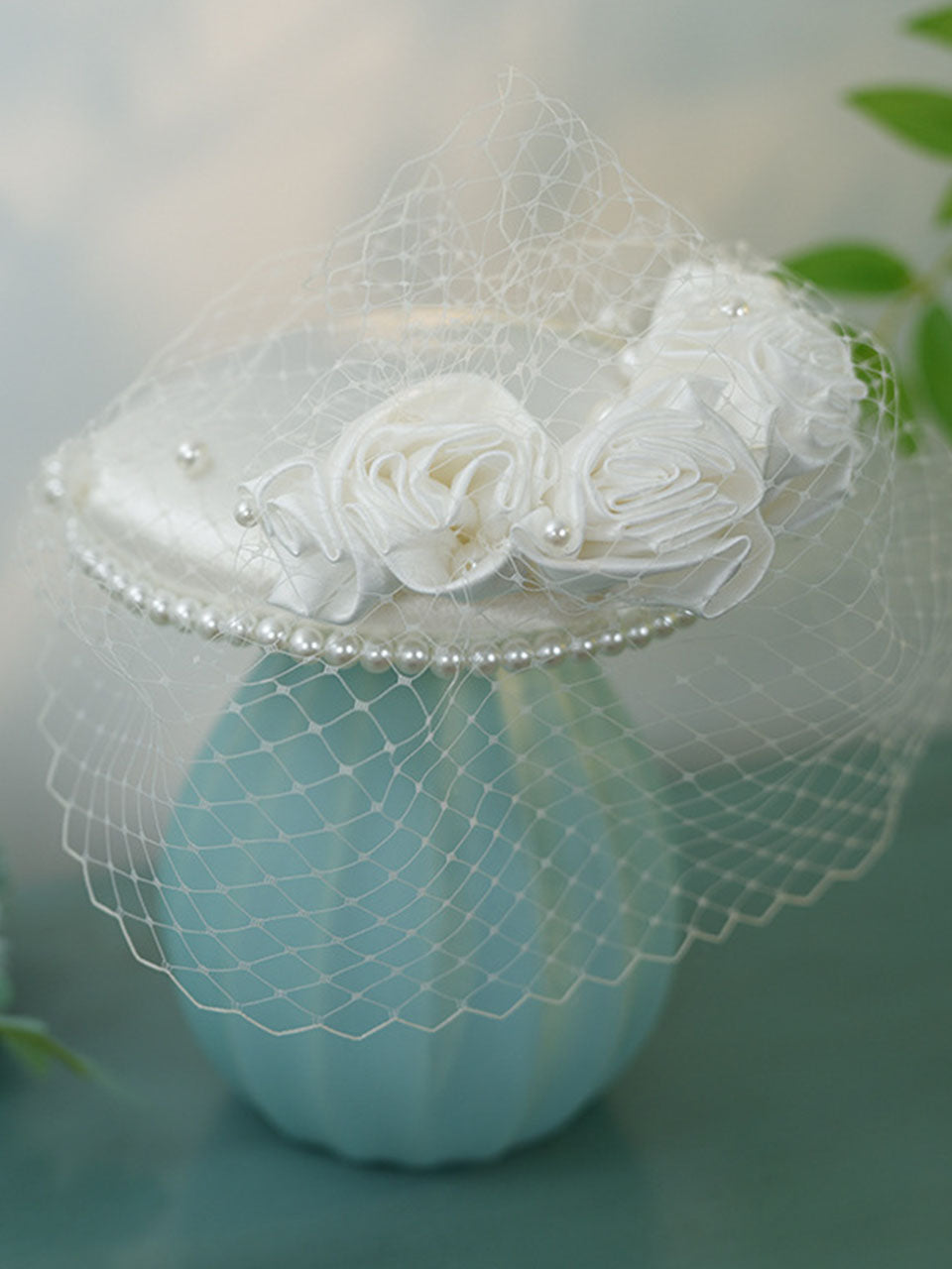 White Retro Handmade Flowers Satin Birdcage Veil Wedding Hat with Pearls